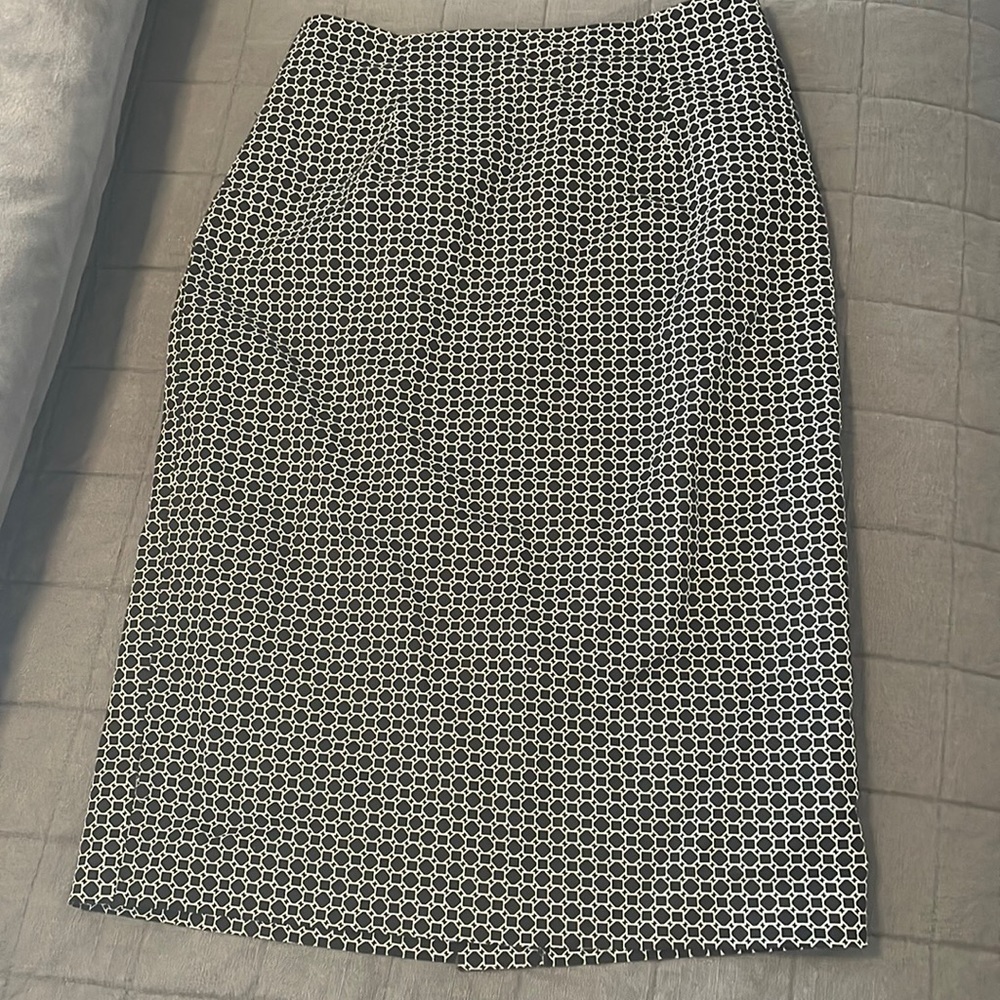 Halogen size 2 black and white pencil skirt